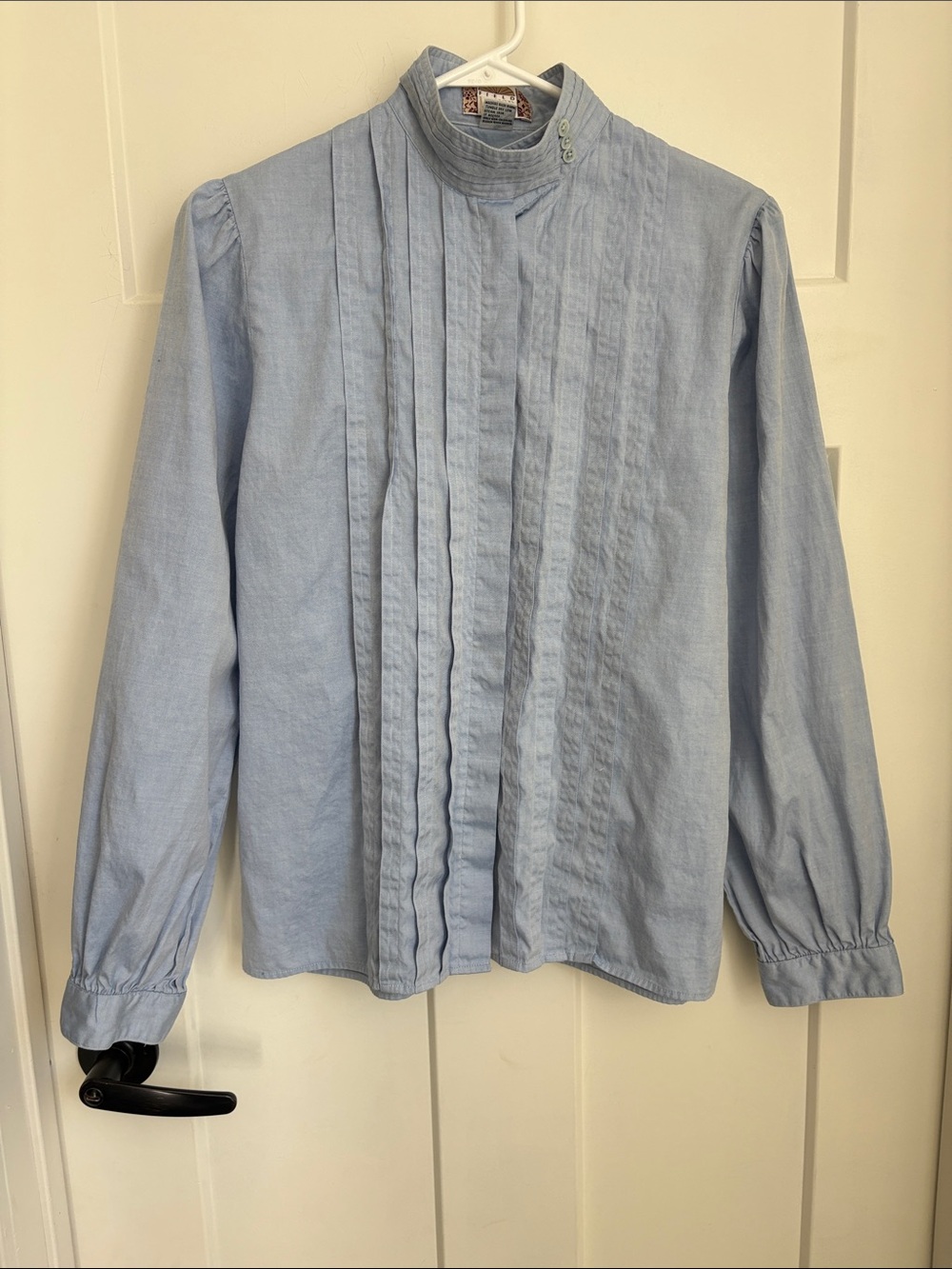 VTG Light Blue Pleated Button-Stand Collar dress shirt